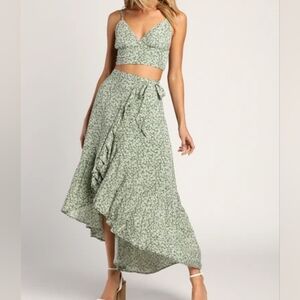 EUC 🌱 Lulu's sz M Summer Romance sage green floral crop top & flutter skirt set